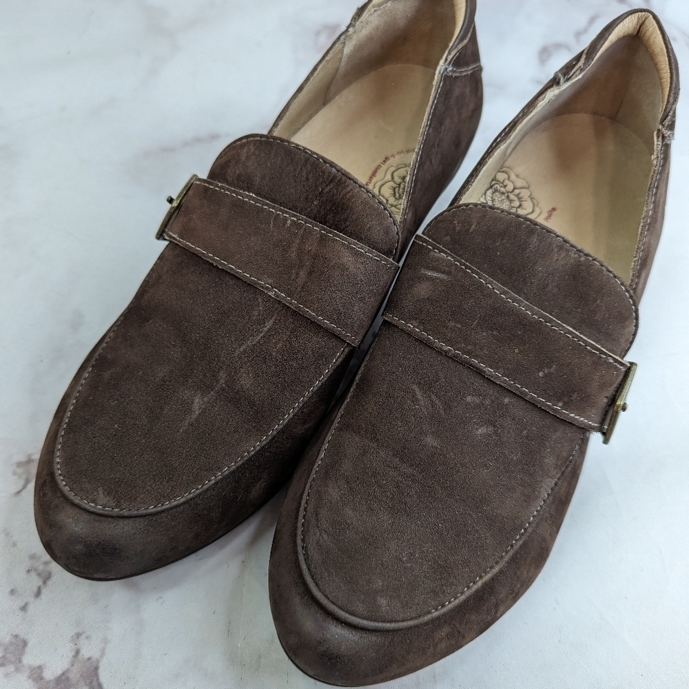 Taos Shoes Womens 10 42 Brown Suede Leather Heels Pumps Troubador Buckle - Picture 5 of 11